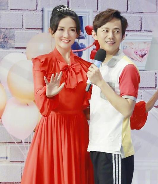 谢娜和何炅的照片,友情岁月里的温馨瞬间